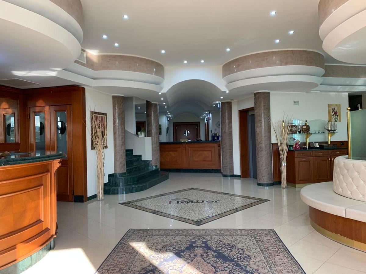 Hotel - Motel Flower Gropello Cairoli Kültér fotó
