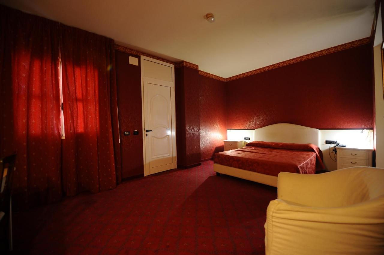 Hotel - Motel Flower Gropello Cairoli Kültér fotó